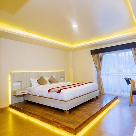 Poms Penthouse Apartment Похара Екстериор снимка