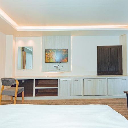 Poms Penthouse Apartment Похара Екстериор снимка