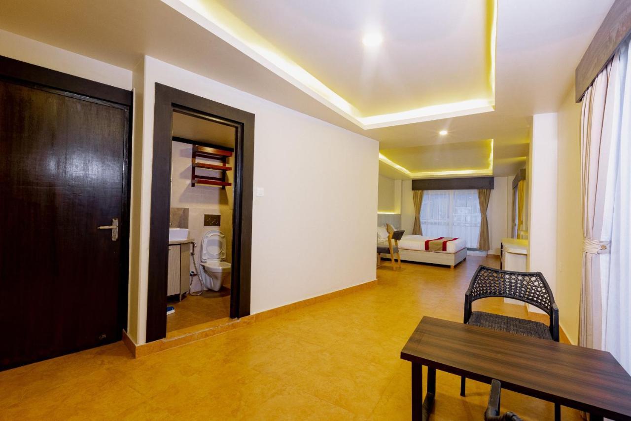Poms Penthouse Apartment Похара Екстериор снимка