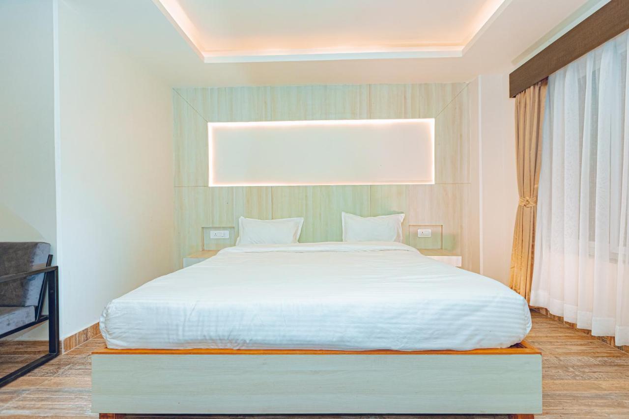 Poms Penthouse Apartment Похара Екстериор снимка