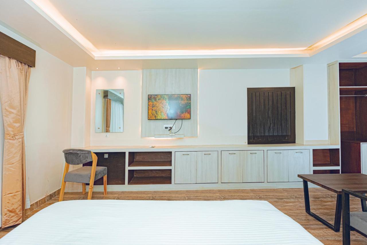 Poms Penthouse Apartment Похара Екстериор снимка