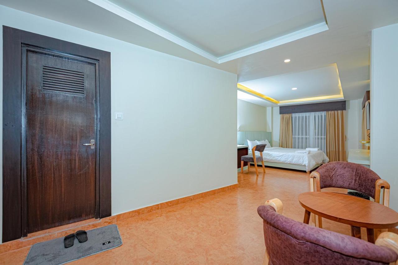 Poms Penthouse Apartment Похара Екстериор снимка