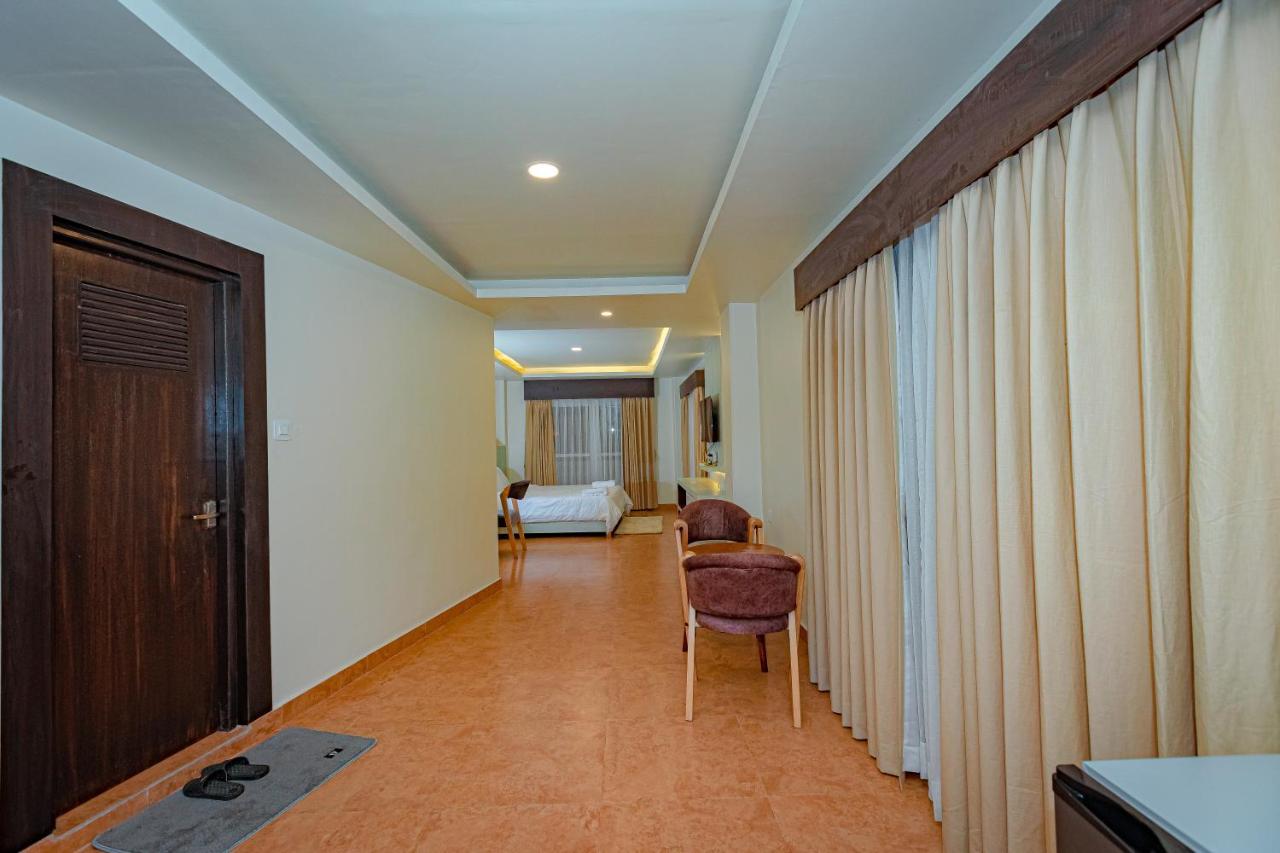 Poms Penthouse Apartment Похара Екстериор снимка